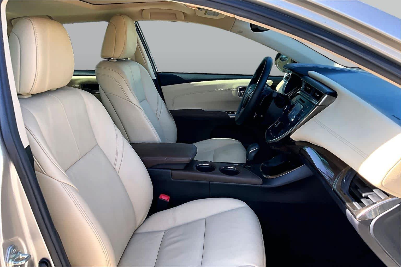 Used 2014 Creme Brulee Mica Toyota XLE image 9