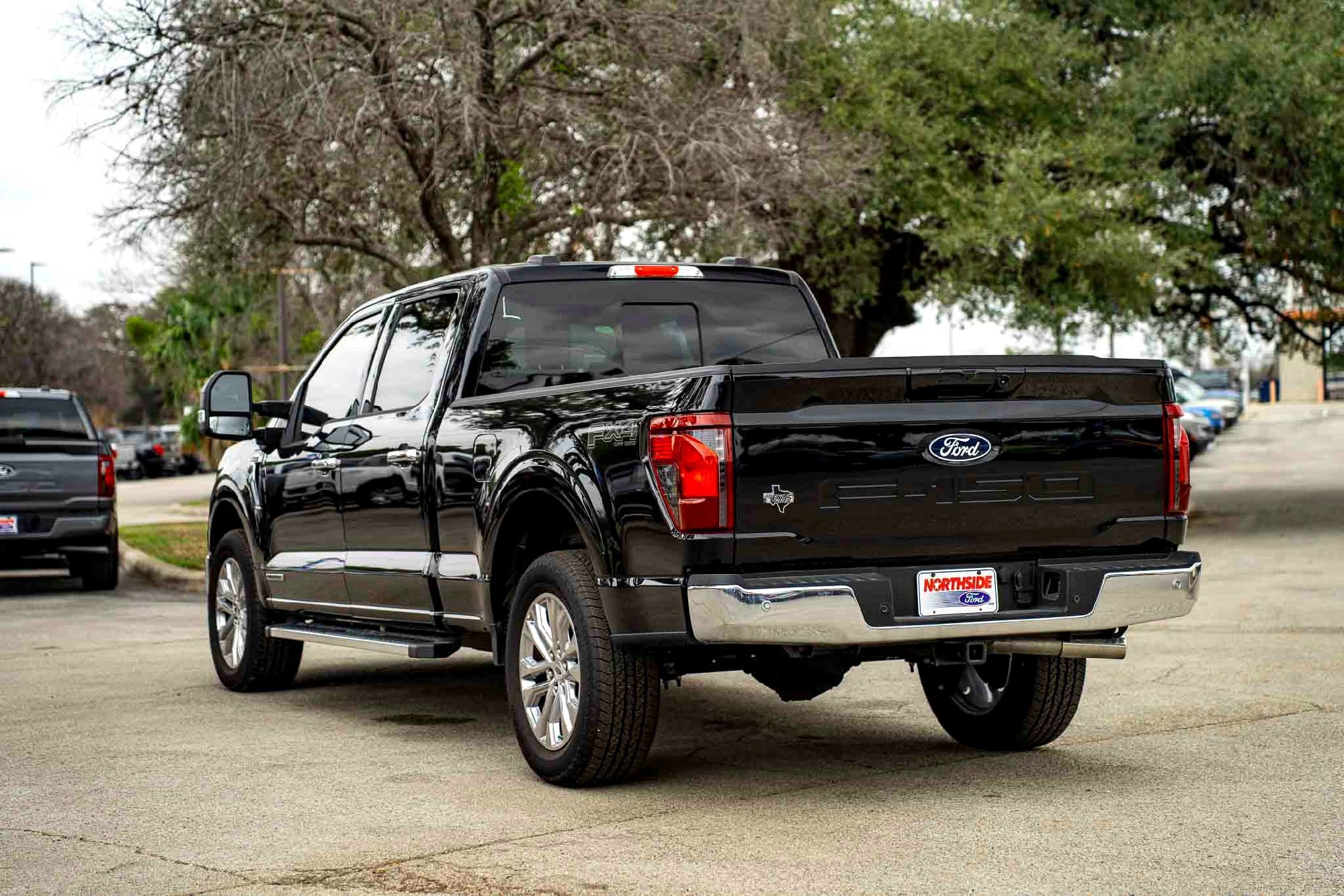 New 2025 Agate Black Metallic Ford XLT image 5