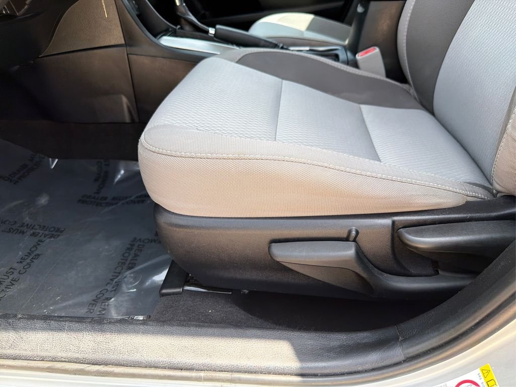 Used 2018 Classic Silver Metallic Toyota L image 19