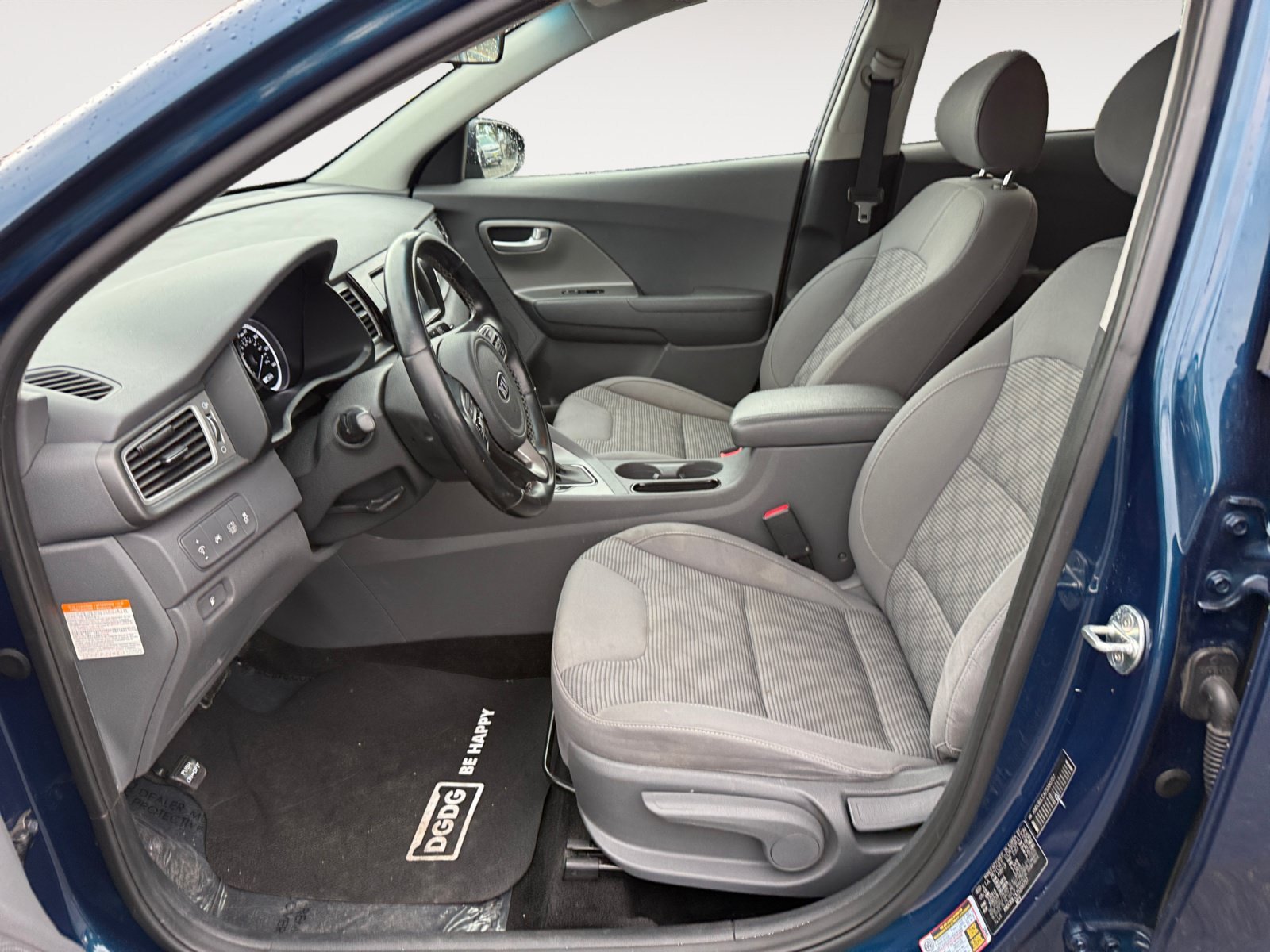 Used 2018 Deep Cerulean Kia LX image 10