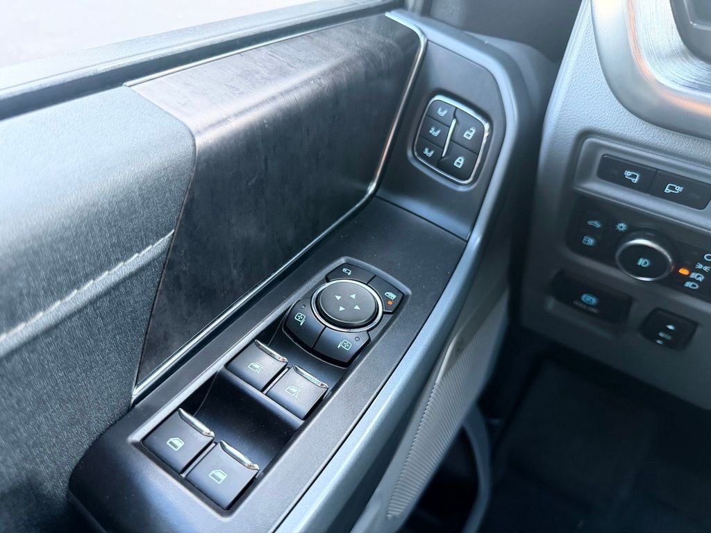 Used 2022 White Ford Lariat image 13