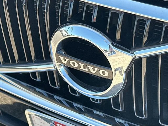 Used 2020 Black Volvo Momentum image 36