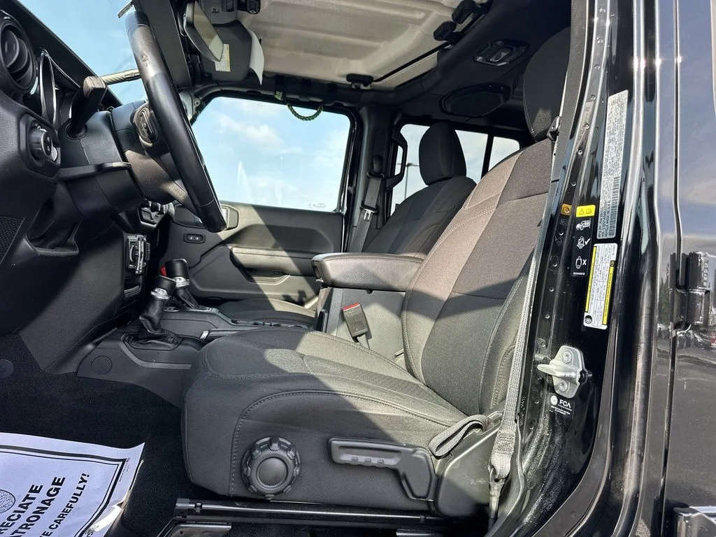 Used 2022 Black Jeep Altitude image 17
