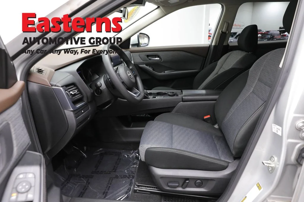 Used 2023 Silver Nissan SV image 13