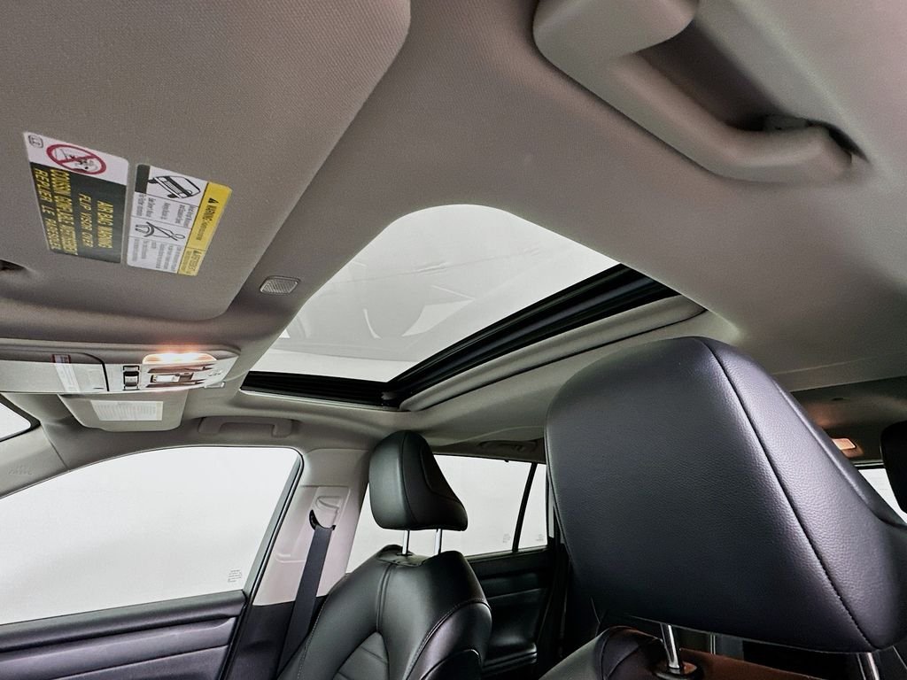 Used 2023 Pearl Toyota XLE image 23