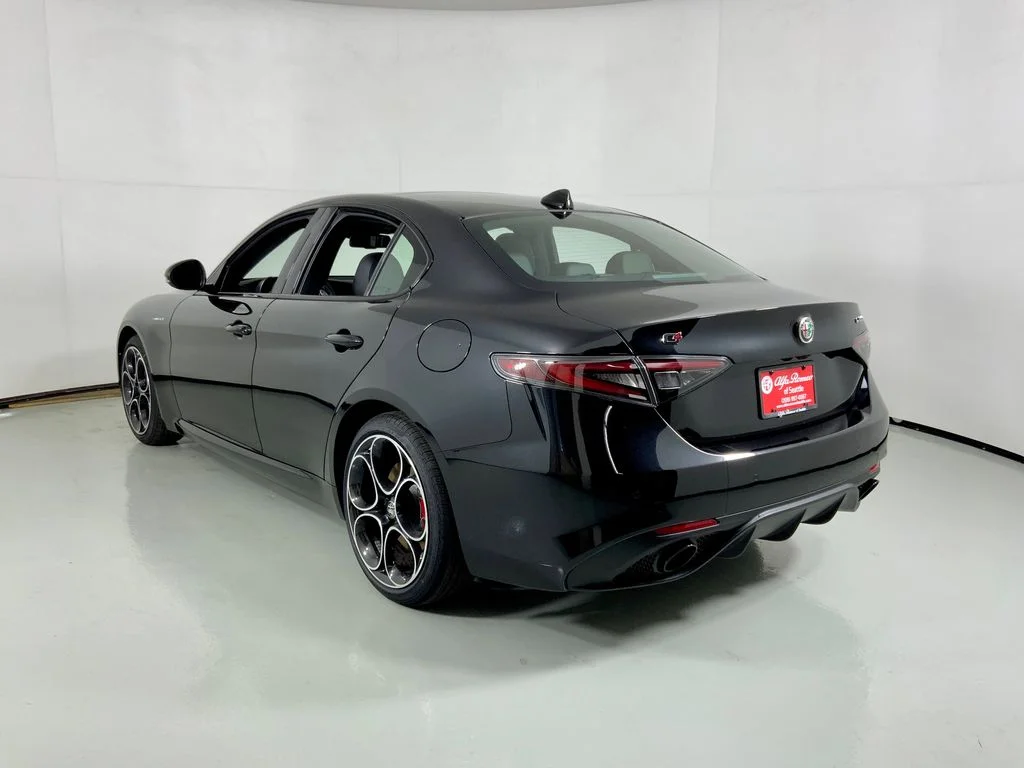 New 2026 Vulcano Black Metallic Exterior Paint Alfa Romeo Veloce image 12