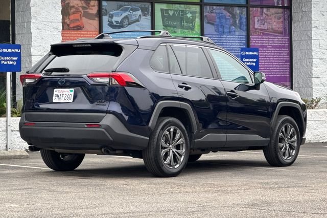 Used 2024  Toyota XLE Premium image 4