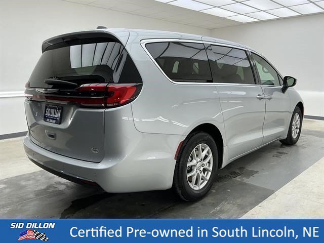 Used 2023 Silver Mist Clearcoat Chrysler Touring L image 4
