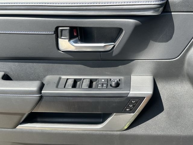 Certified Used 2025  Toyota Platinum image 25