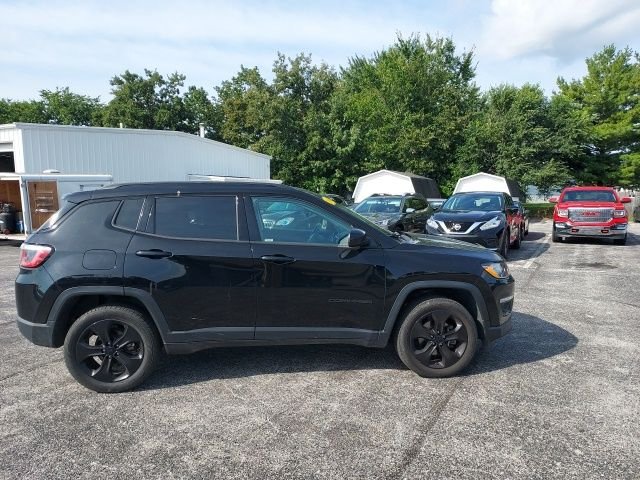 Used 2018 Black Jeep Latitude image 3