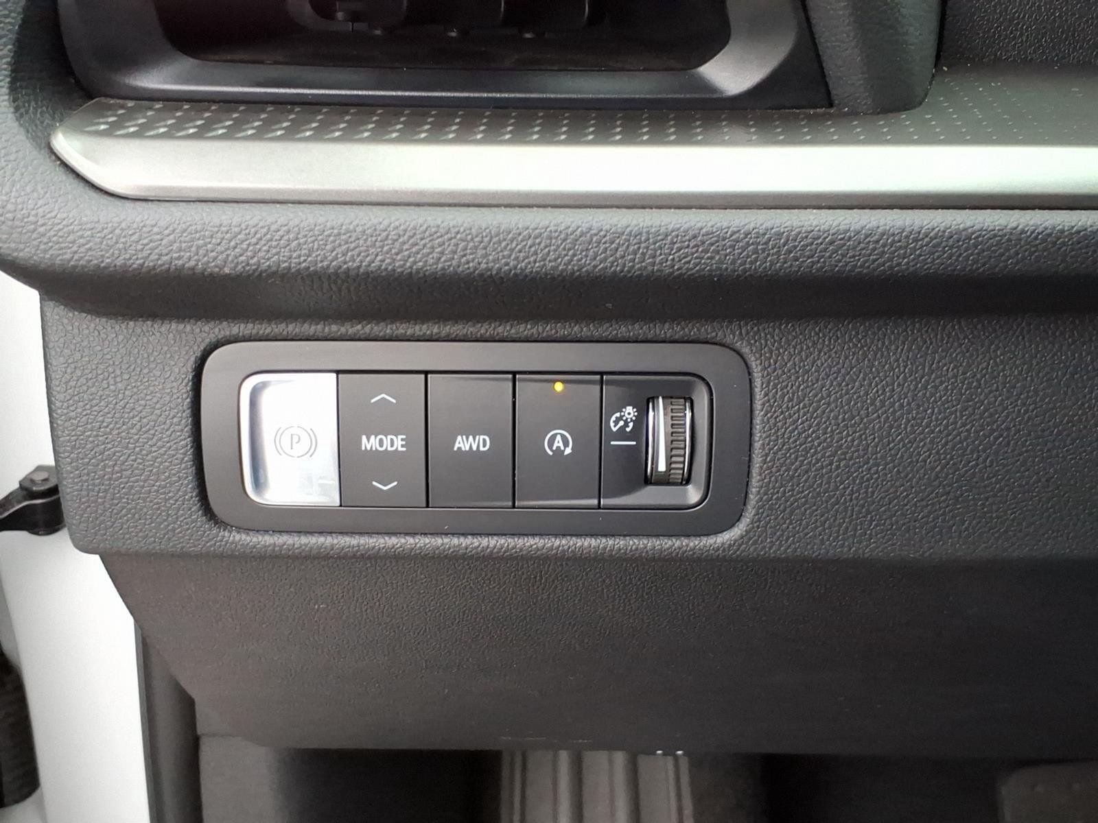 Used 2025 Summit White Chevrolet AWD LT image 14