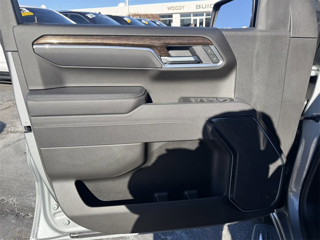 2025 GMC SIERRA - Image 13