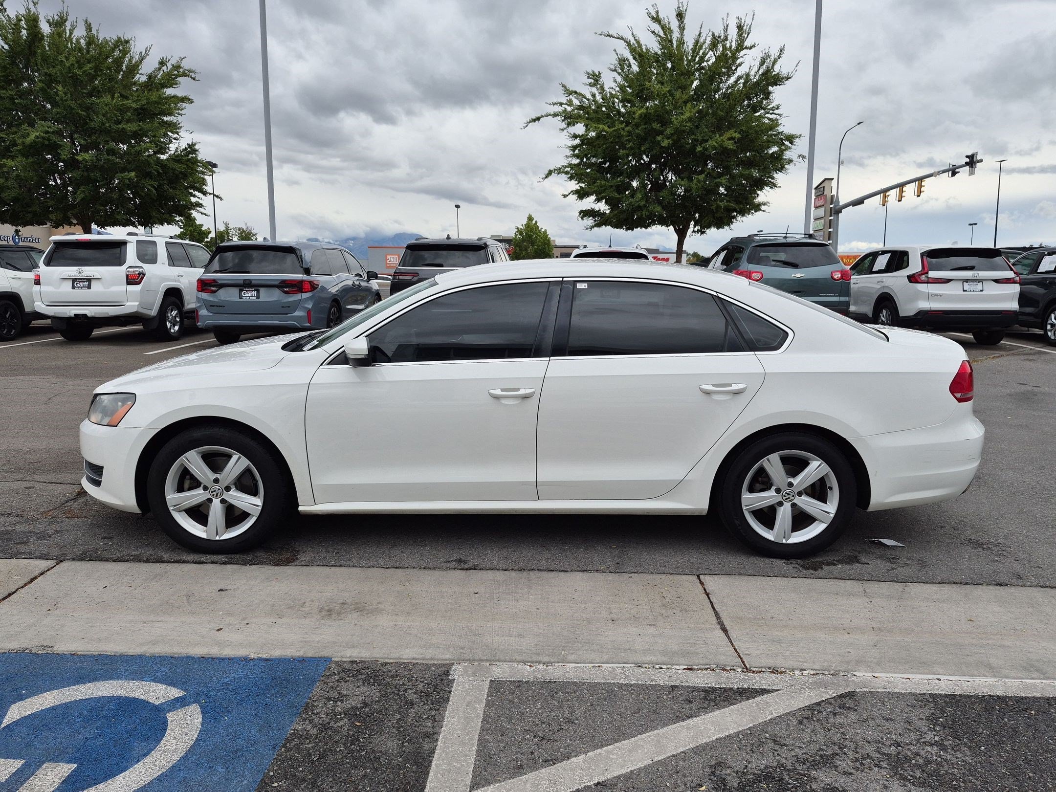 Used 2013 Candy White Volkswagen 2.5 SE image 6