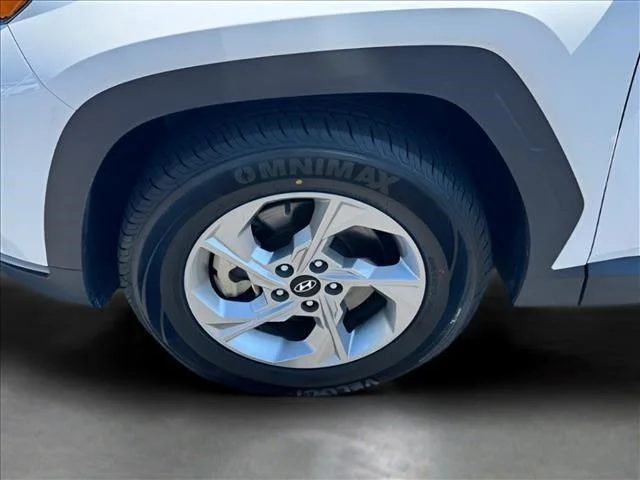 Used 2024 White Hyundai SEL image 19