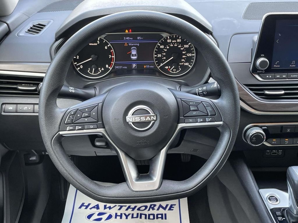 Used 2025 White Nissan 2.5 SV image 12