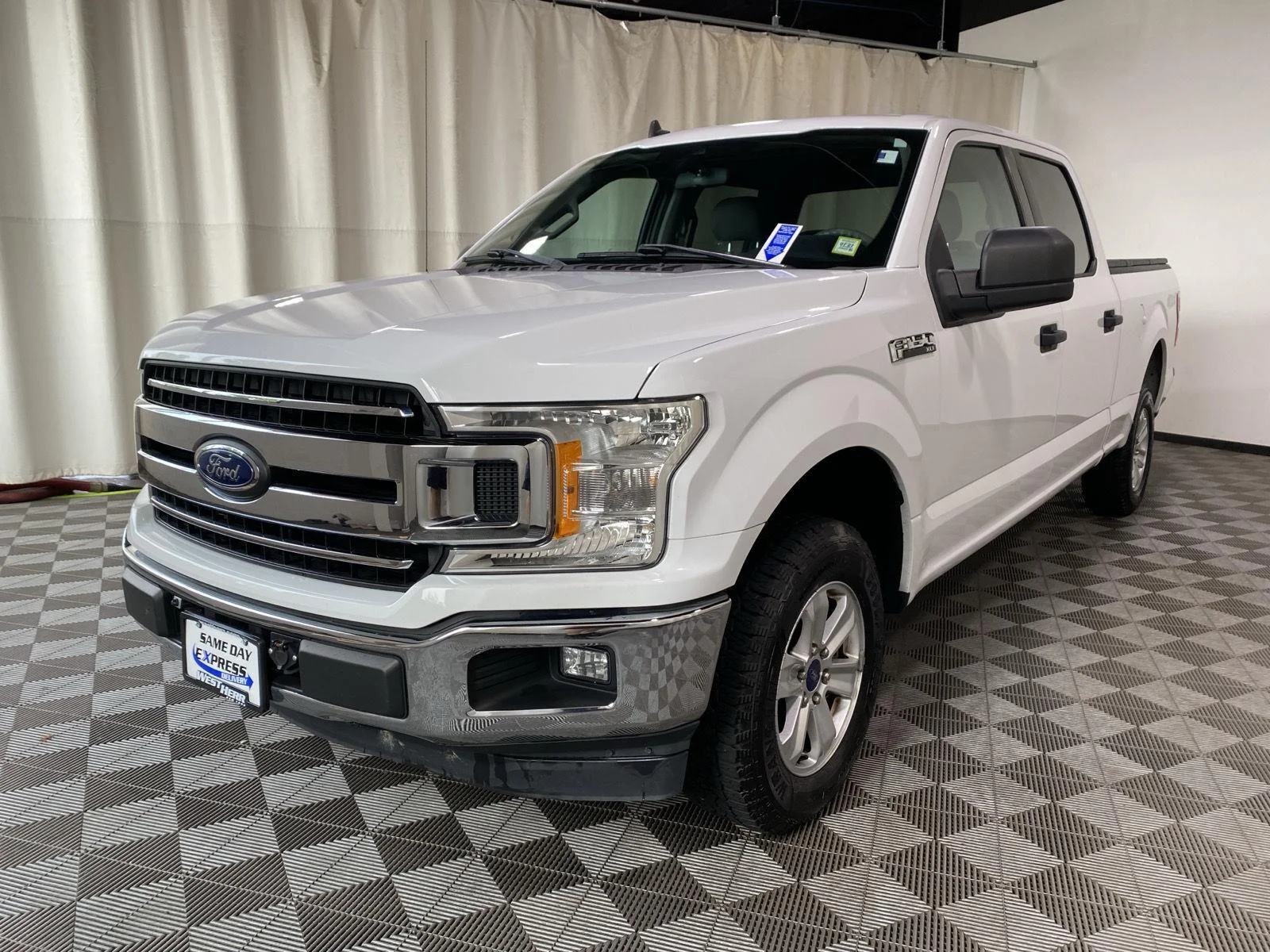 Used 2019 Oxford White Ford XLT image 4