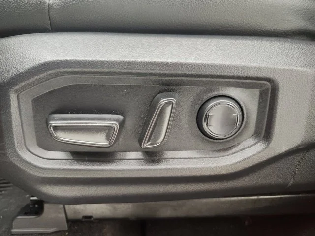 Used 2024  Toyota SR5 image 13