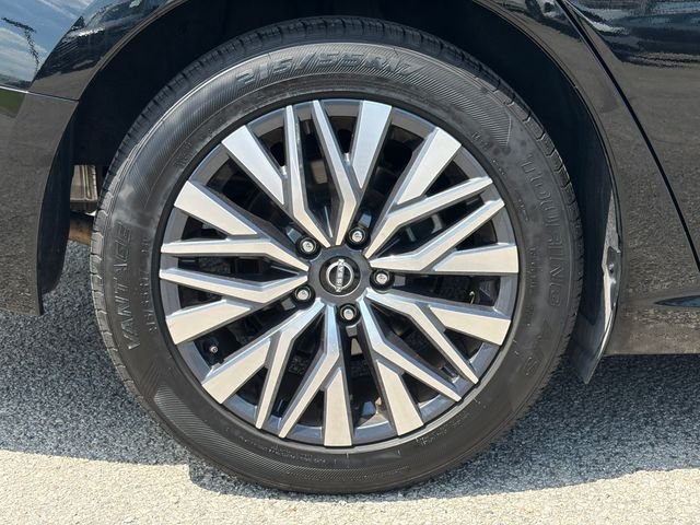 Used 2025 Super Black Nissan 2.5 SV image 19