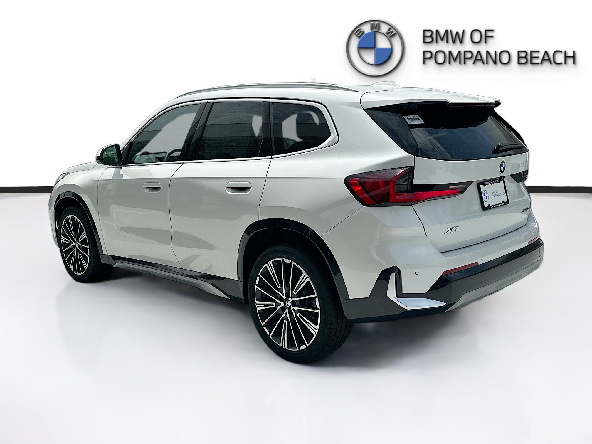 New 2026 Mineral White Metallic BMW xDrive28i image 4