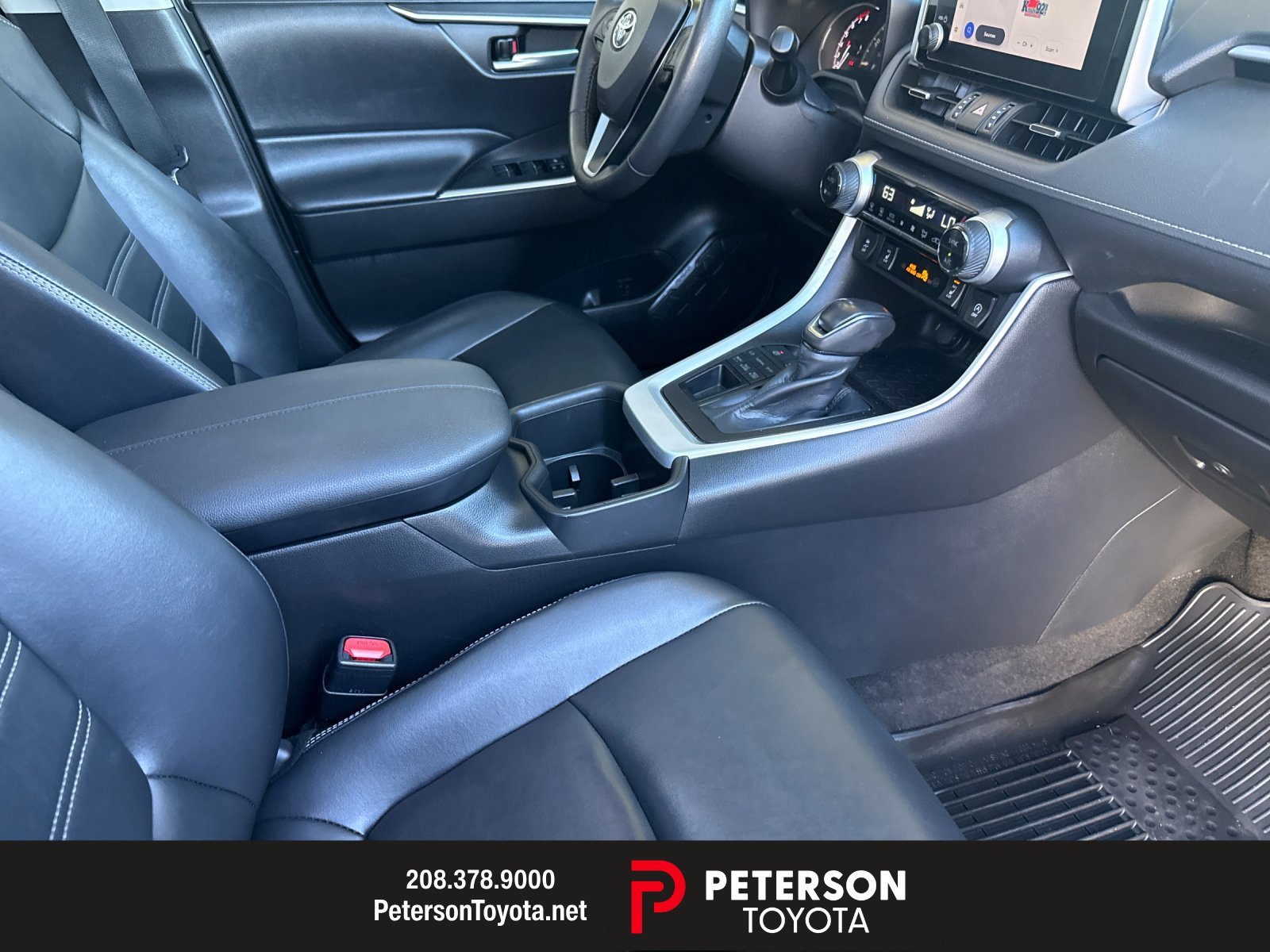 Used 2023  Toyota XLE Premium image 15
