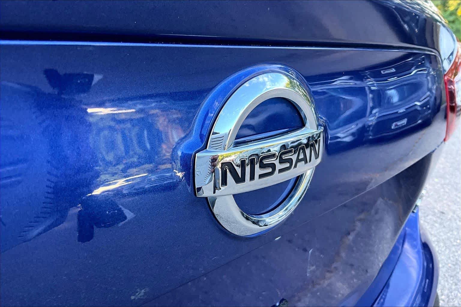 Used 2018 Caspian Blue Nissan SV image 29
