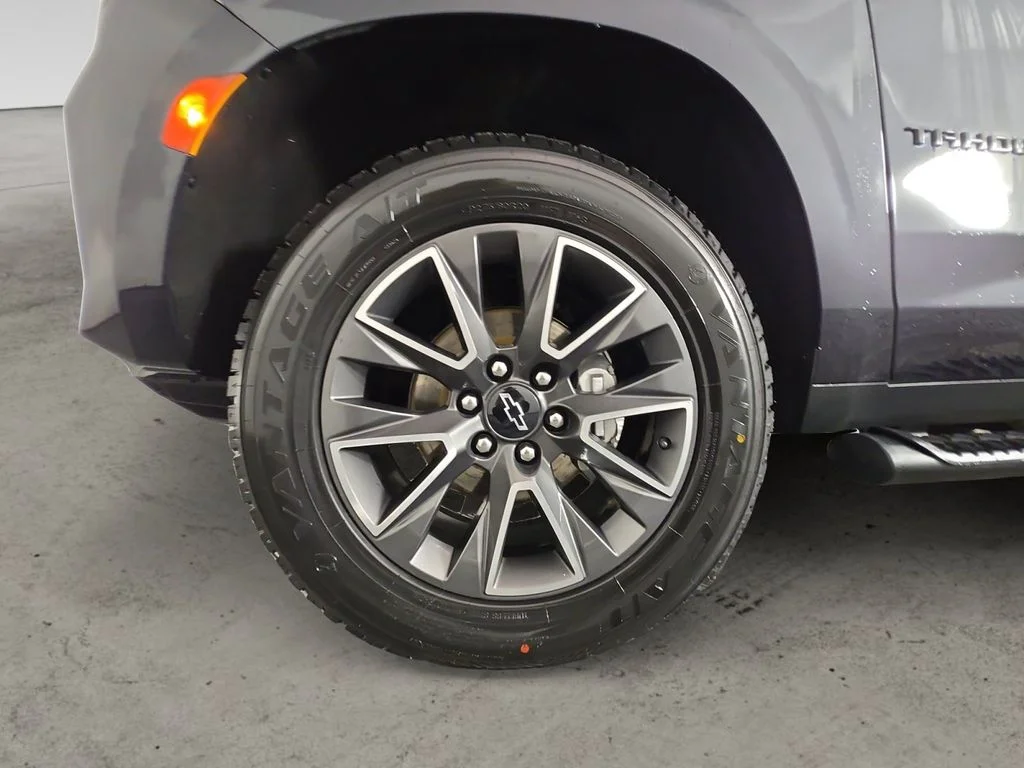 Used 2023 Gray Chevrolet Z71 image 9