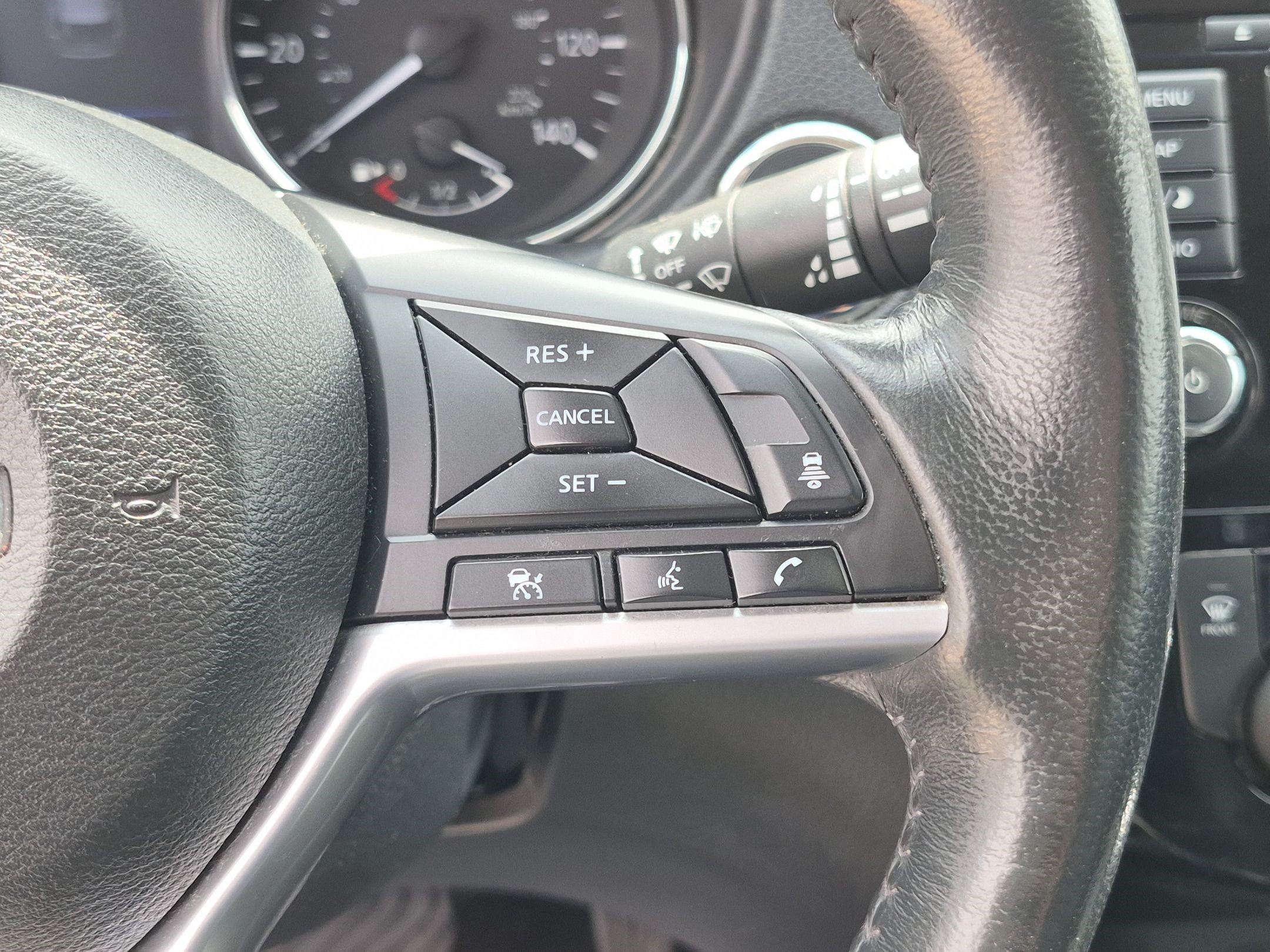 Used 2018 Caspian Blue Nissan SL image 18