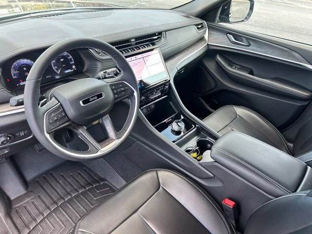 Used 2025 Gray Jeep Limited image 9