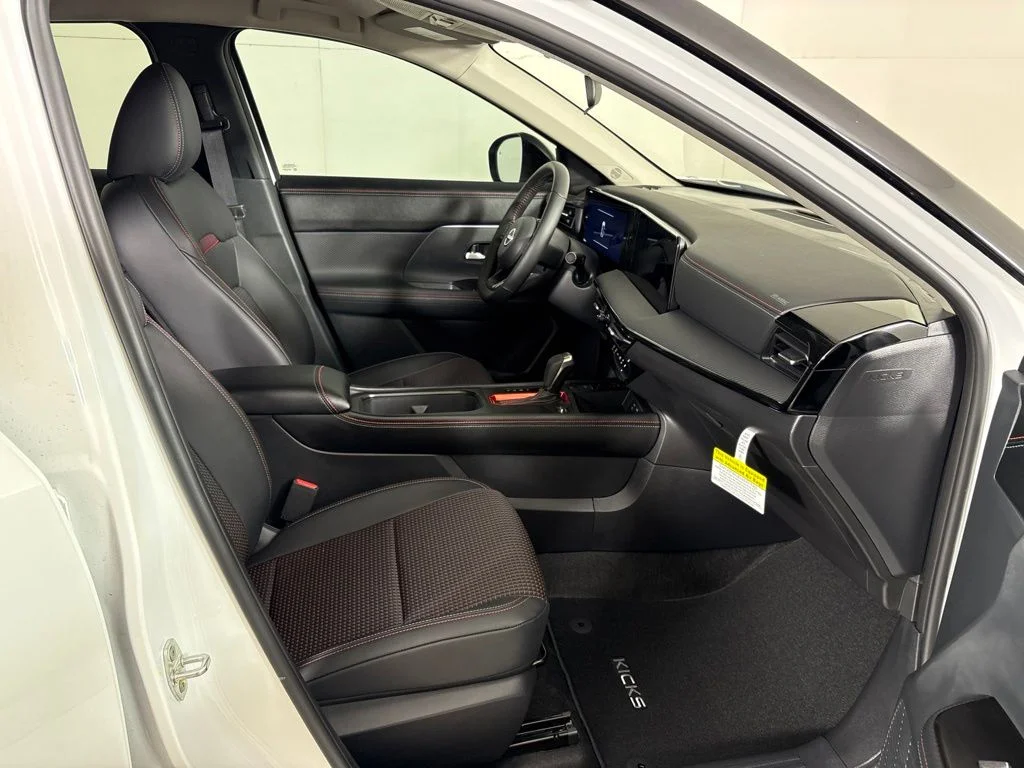 New 2026 Aspen White TriCoat / Super Black Two-tone Nissan SR image 16