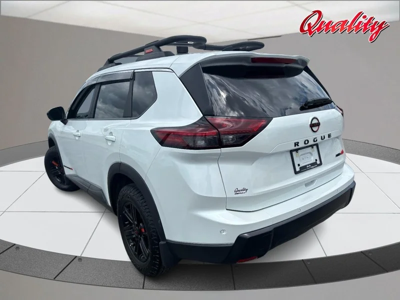 Used 2026 Everest White Pearl Tricoat Nissan Rock Creek image 5