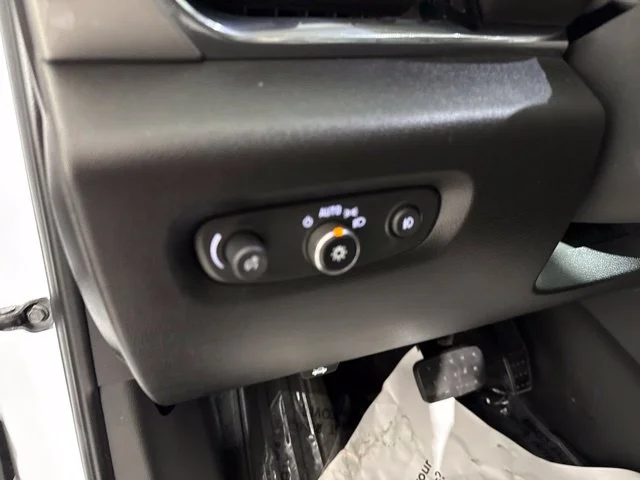 Used 2020 White Chevrolet 3LT image 20