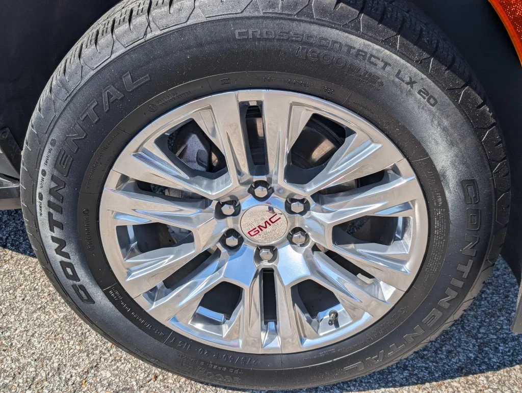Used 2023 White GMC Denali image 10