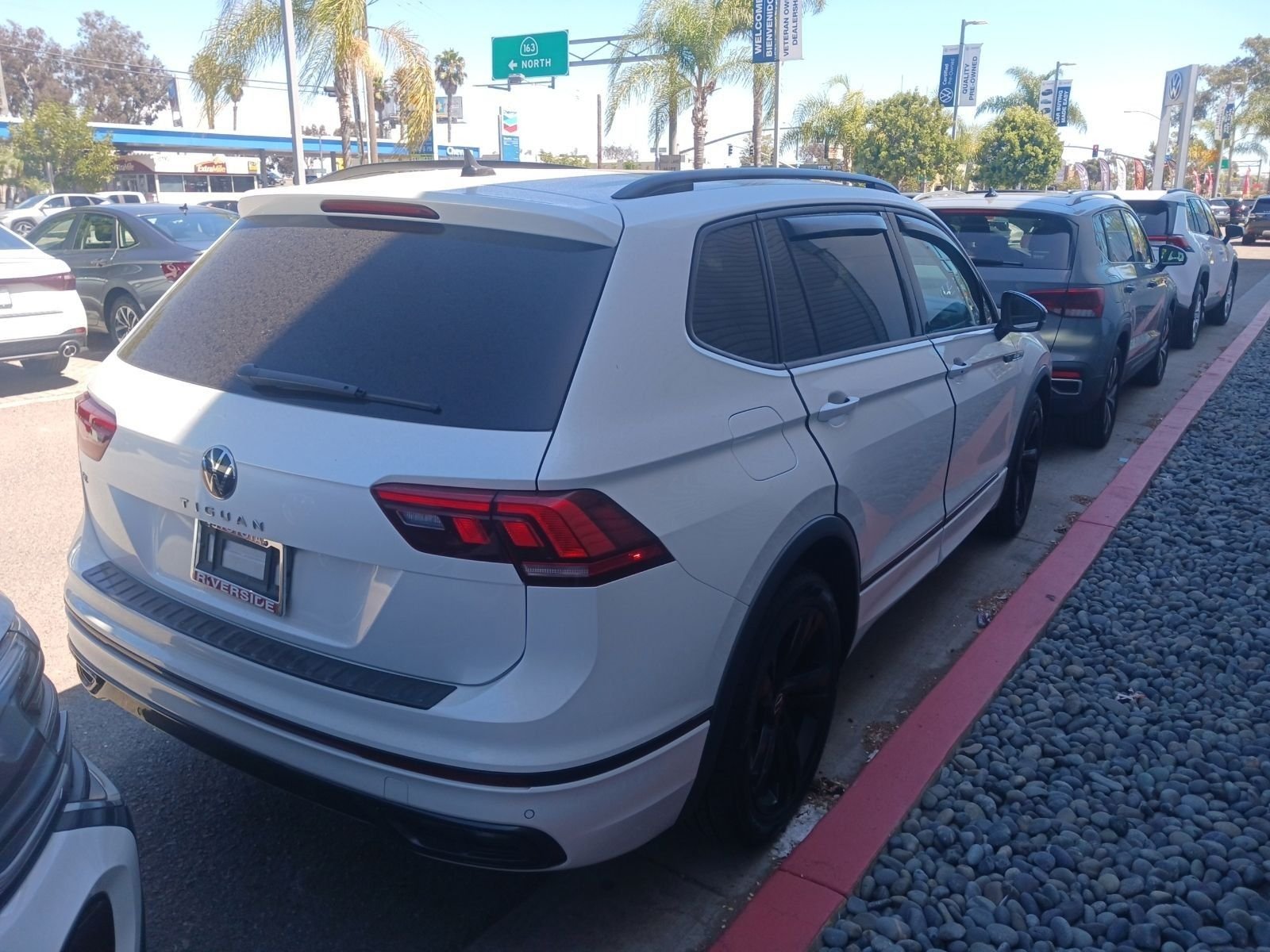 Used 2023 Opal White Volkswagen 2.0T SE R-Line Black image 4