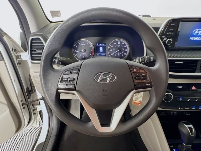 Used 2020 White Hyundai SE image 12