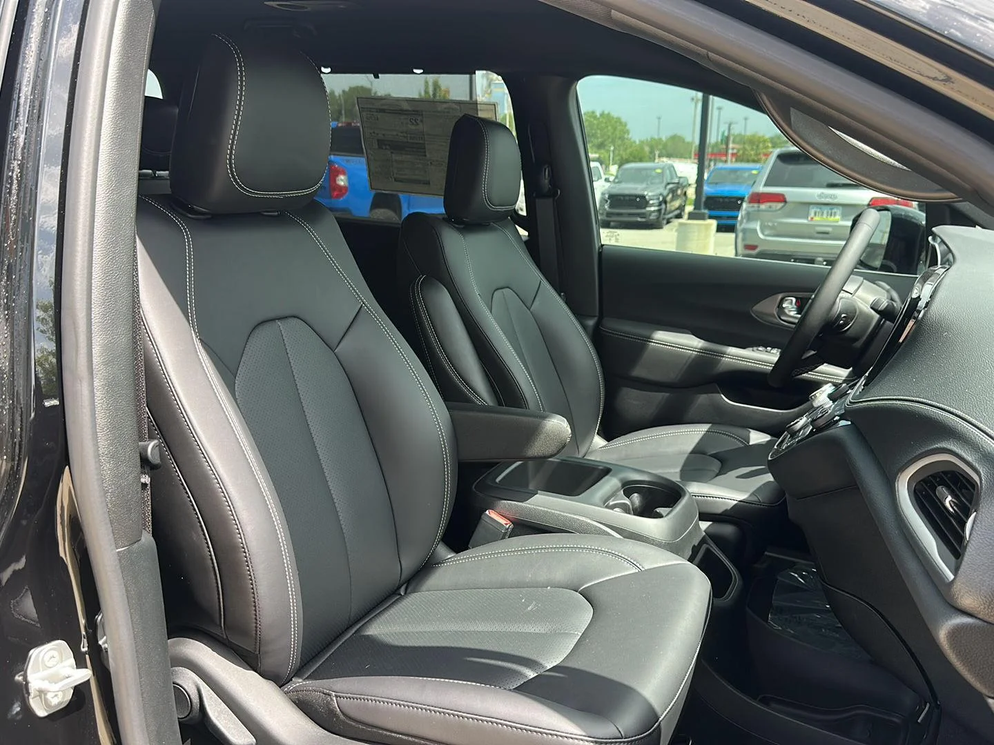 2026 Chrysler Pacifica Select - Photo 35