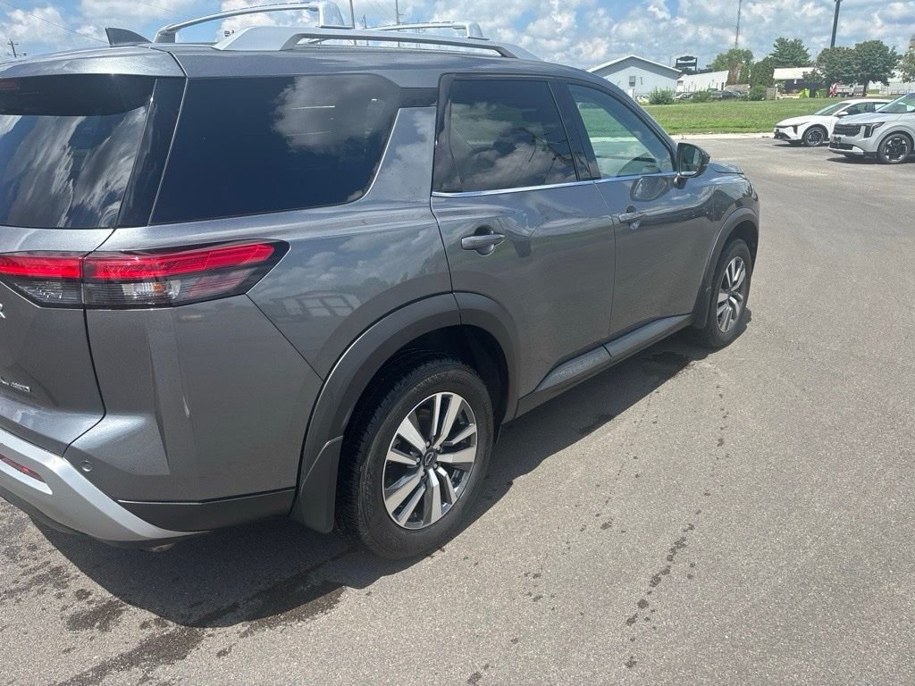 Used 2025 Gun Metallic Nissan SL image 5