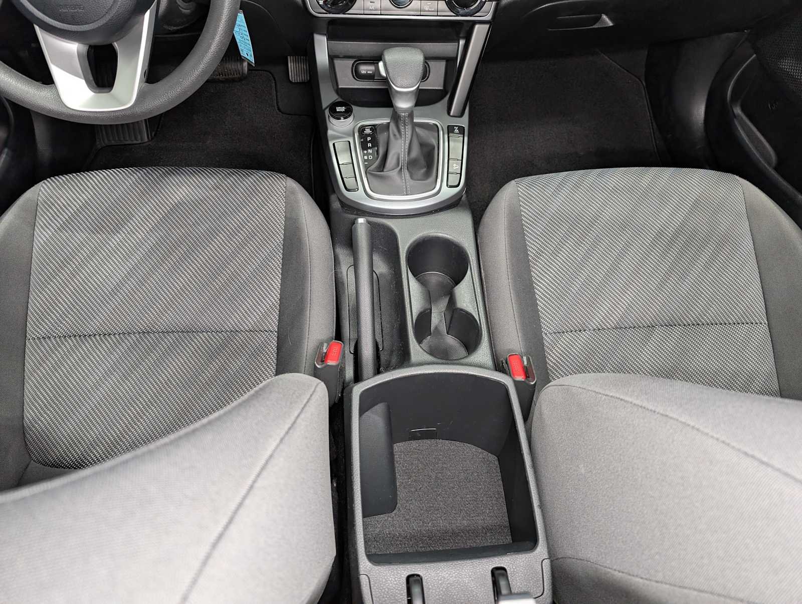 Used 2024 Snow White Pearl Kia LX image 19
