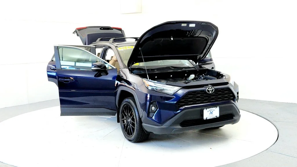 Used 2025 Blue Toyota XLE Premium image 9