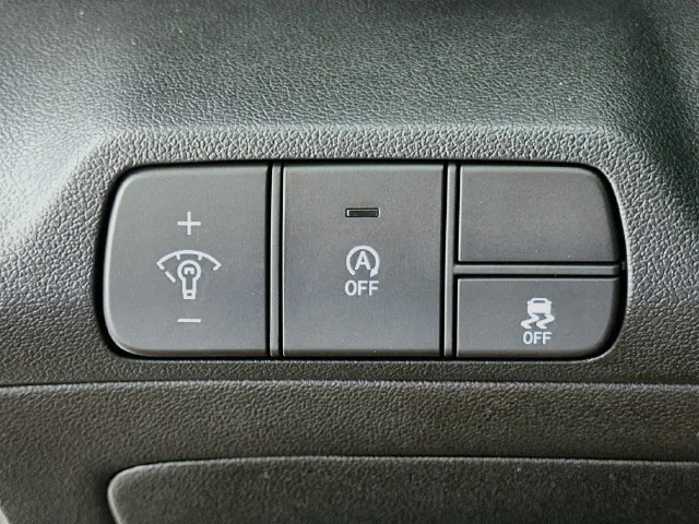 New 2026 Hyundai ELANTRA SE