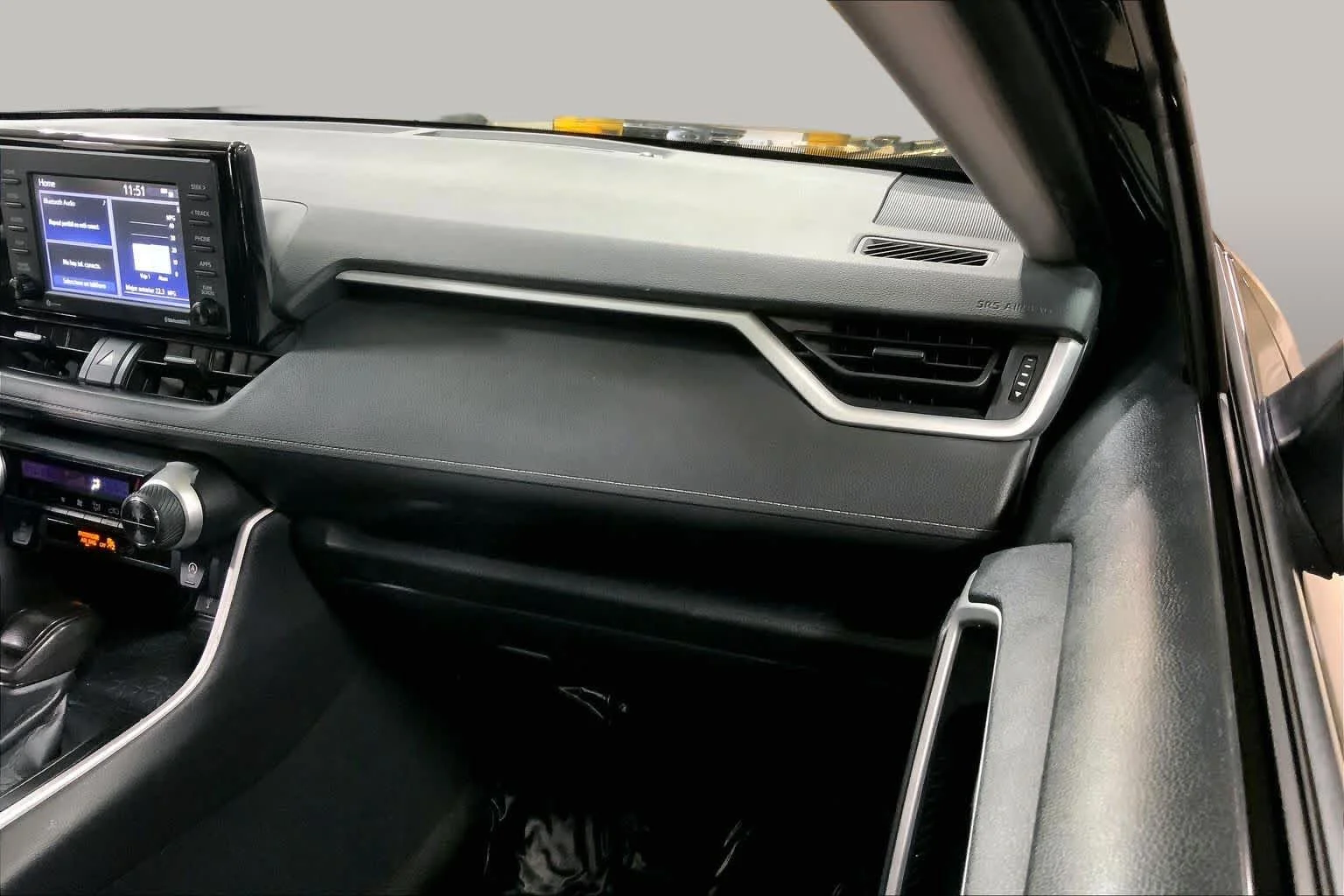 Used 2020 Midnight Black Metallic Toyota XLE image 19