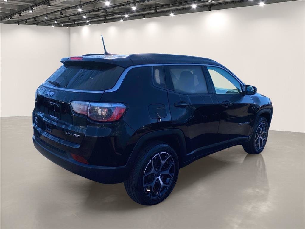Certified Used 2025 Diamond Black Crystal Pearlcoat Jeep Limited image 7
