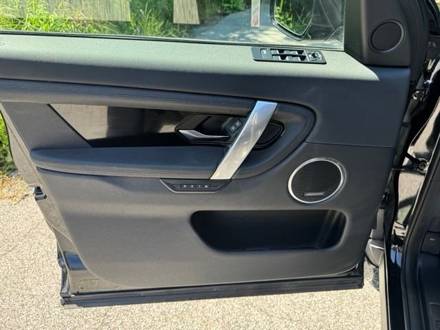 Used 2023 Santorini Black Metallic Land Rover SE image 8