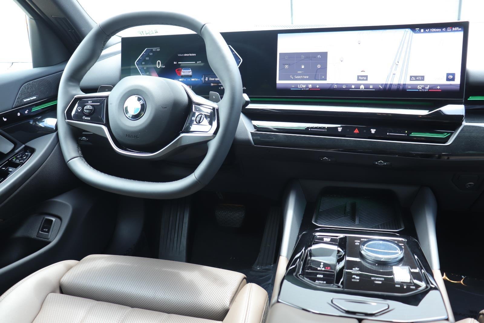 Used 2026 Alpine White BMW 530i image 25