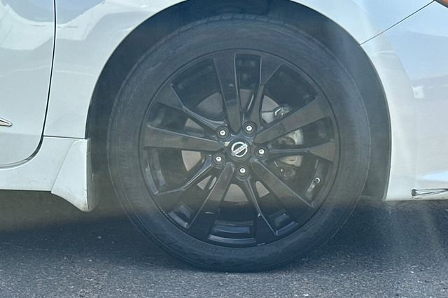 Used 2017 White Nissan 2.5 SR image 11