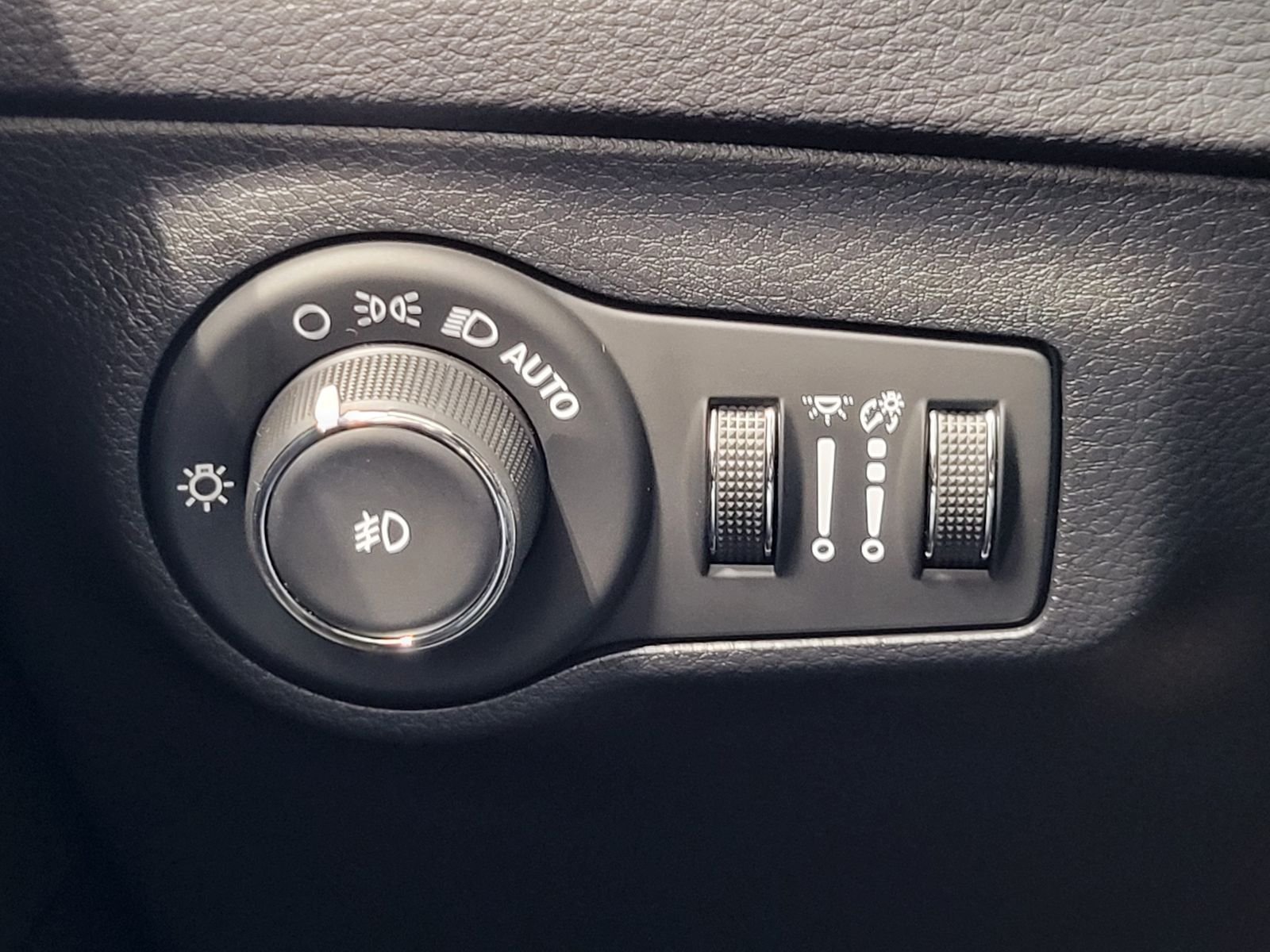 Used 2019 Silver Jeep Limited image 14