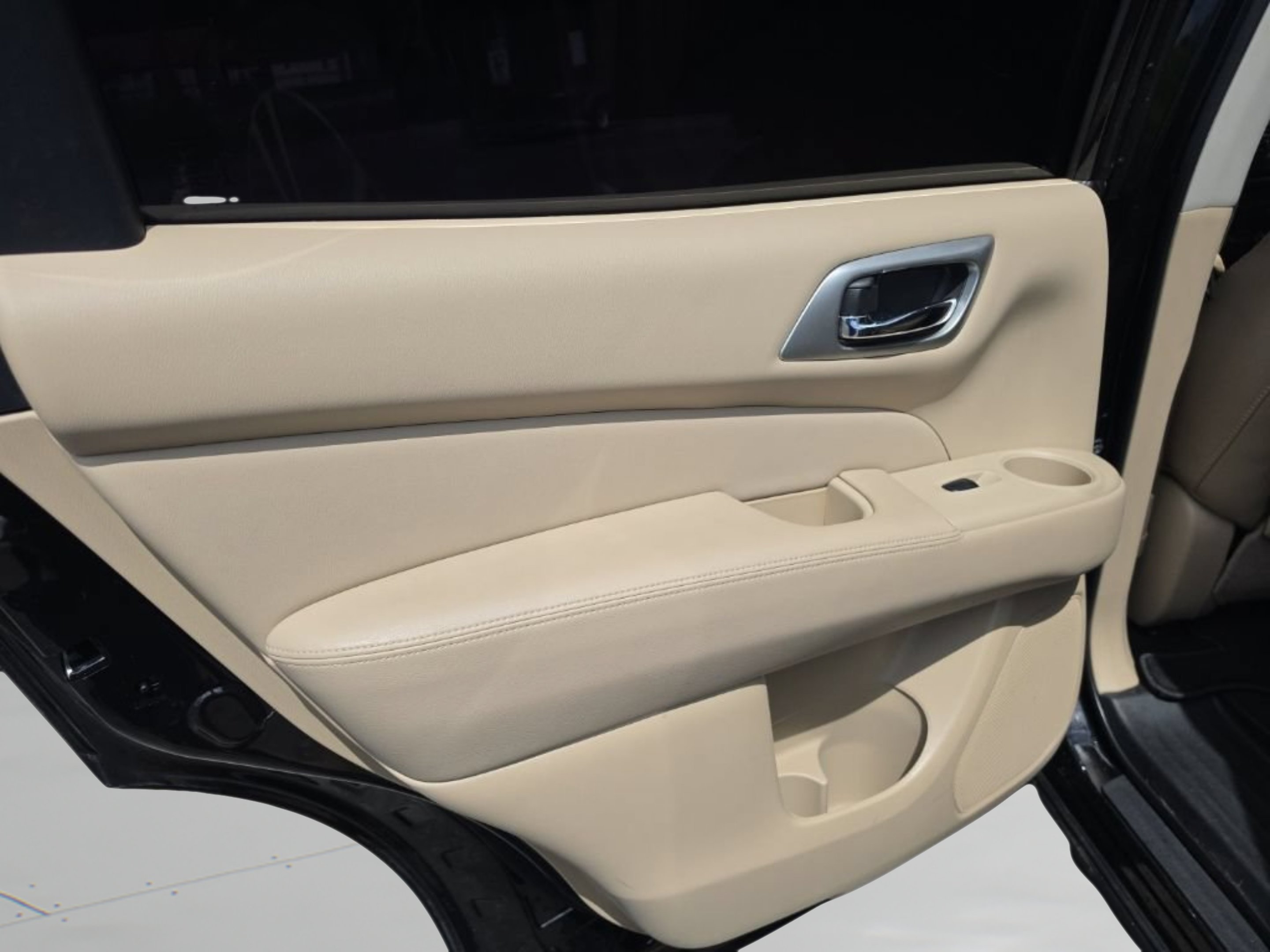 Used 2018 Black Nissan Platinum image 20