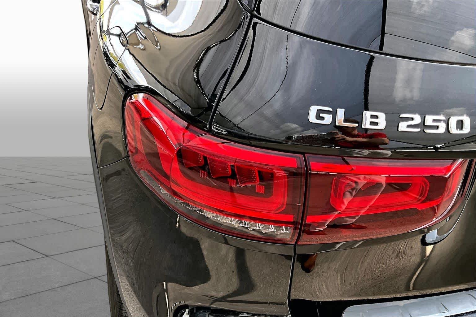 Used 2021 Night Black Mercedes-Benz GLB 250 image 29