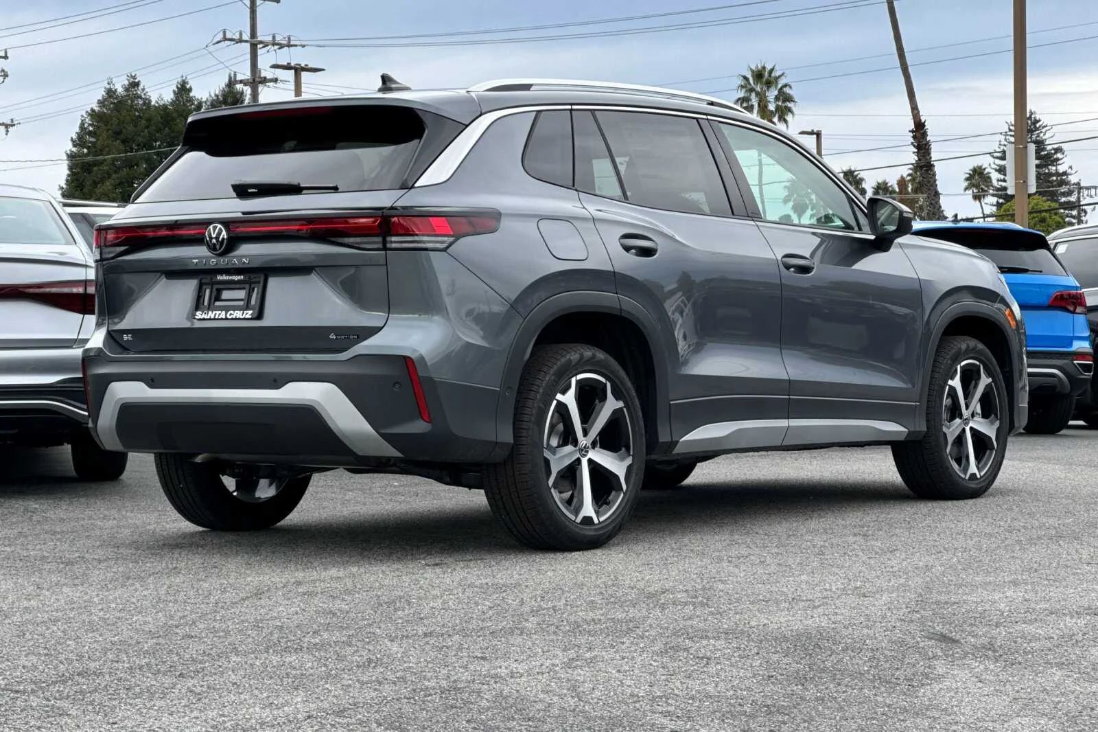 2026 Volkswagen Tiguan SE - Photo 4