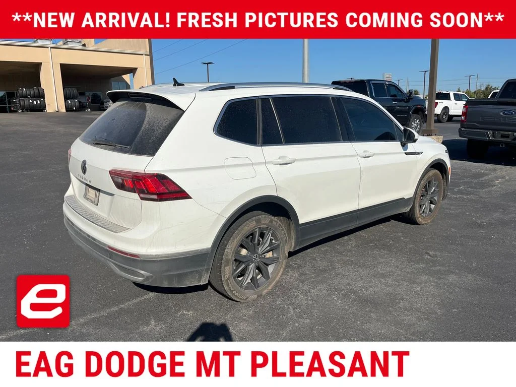 Used 2024  Volkswagen 2.0T SE image 4