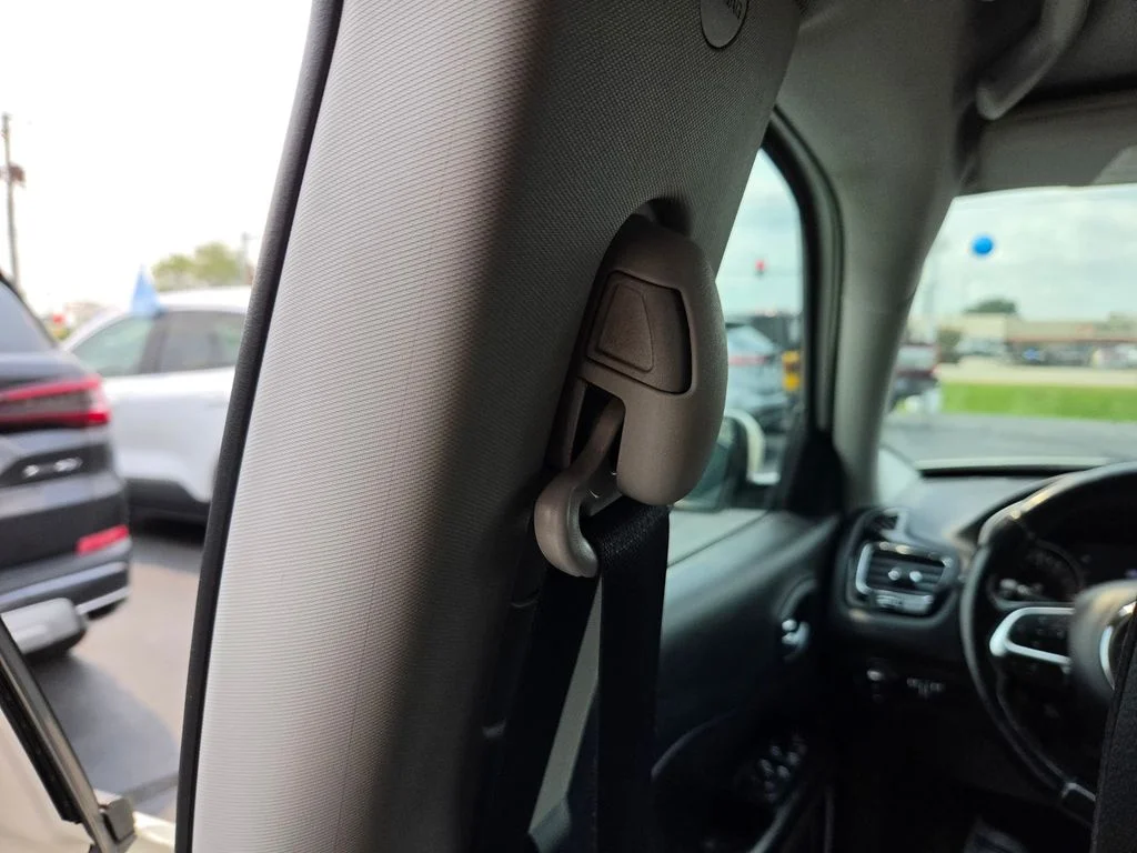 Used 2019 White Clearcoat Jeep Limited image 28